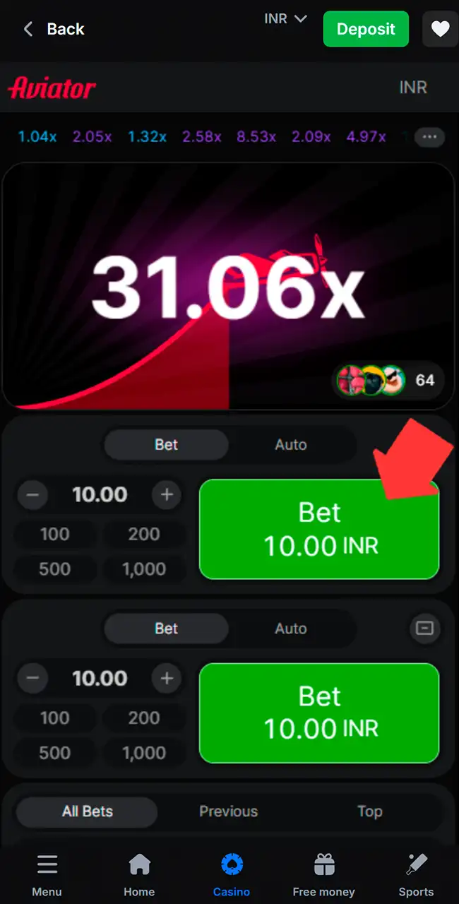 Aviator en la app de 1win con el botón verde Bet del primer panel de apuesta resaltado