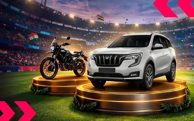 SUV blanc et moto sur des podiums dans un stade de cricket