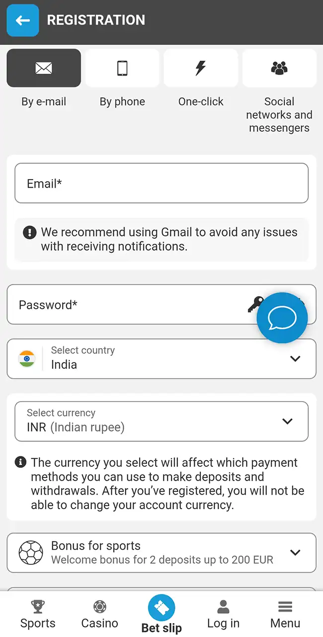 Formulario de registro de un casino en un móvil con las pestañas By e-mail, By phone, One-click y Social networks, además de los campos de país y moneda