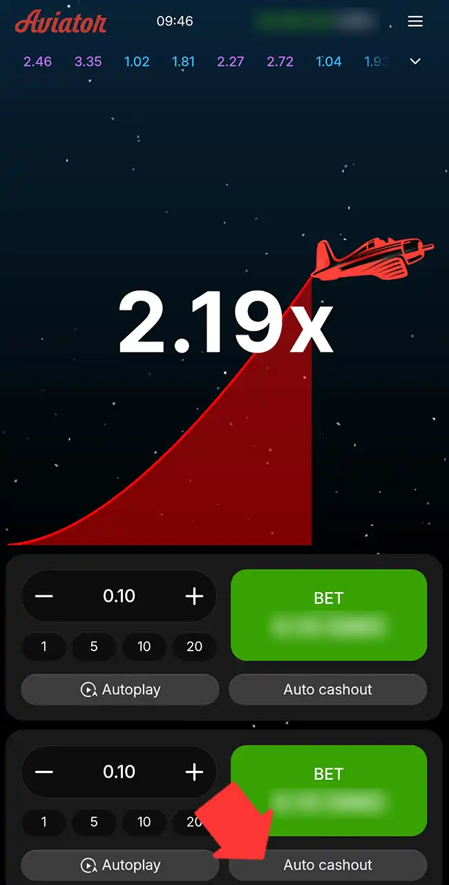 Botón Auto cashout marcado en el segundo panel de apuesta del juego Aviator de Melbet