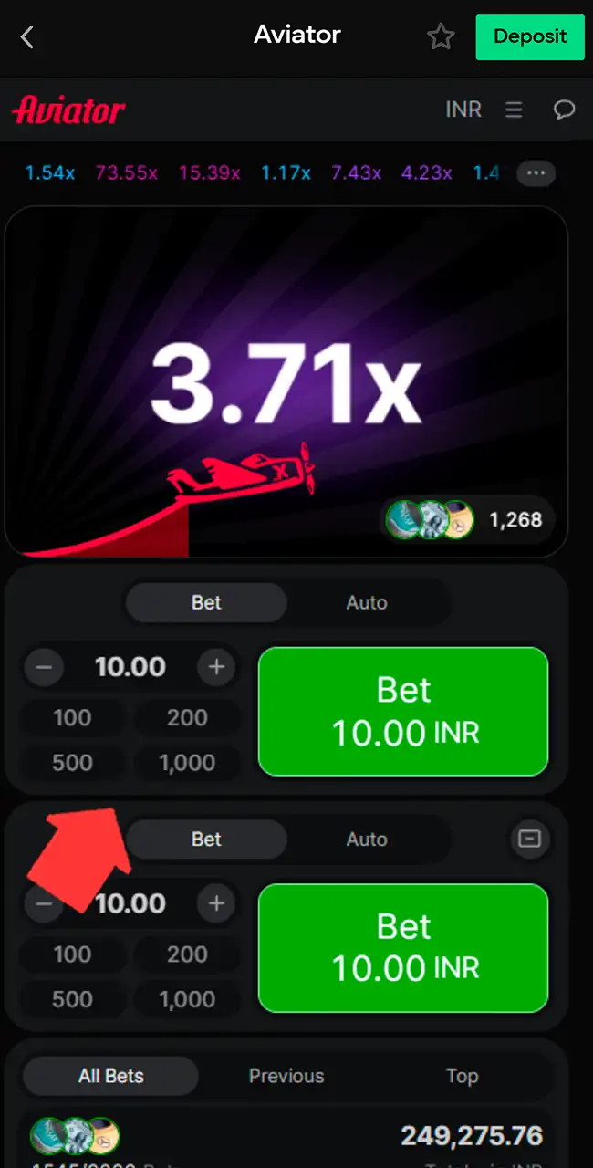 Aviator abierto en la app de Parimatch para Android a 3.71x, con una flecha que señala el segundo panel Bet