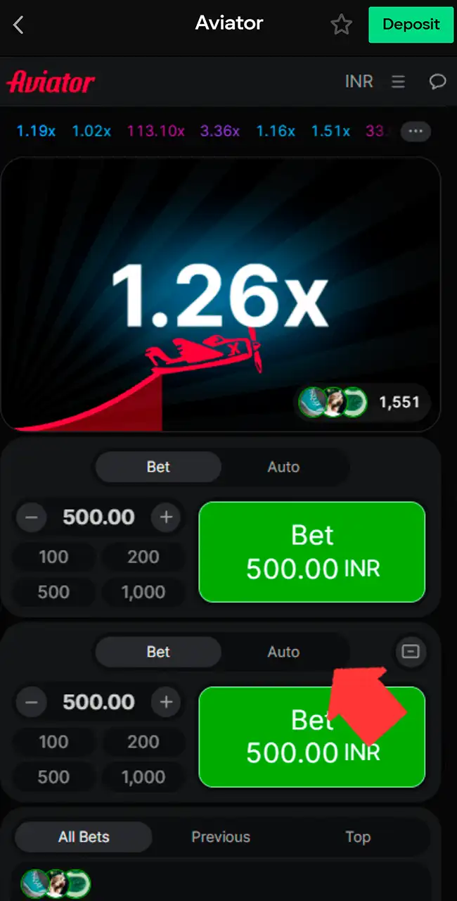 Ronda de Aviator en la app de Parimatch a 1.26x con una flecha que señala el segundo botón Bet