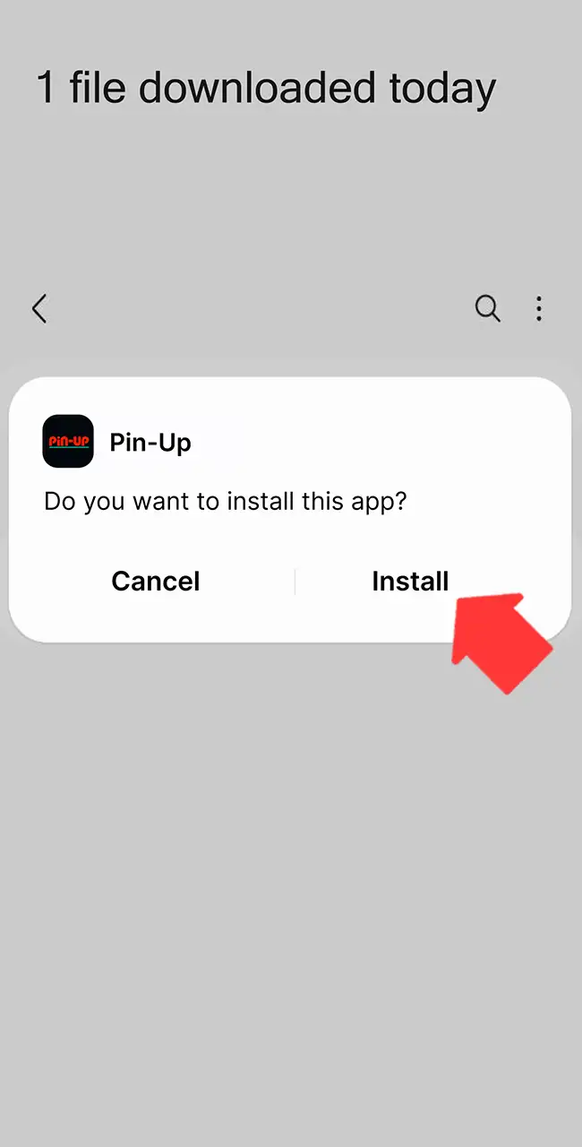 Aviso de Android que pregunta si quieres instalar la app de Pin-Up, con una flecha en Install