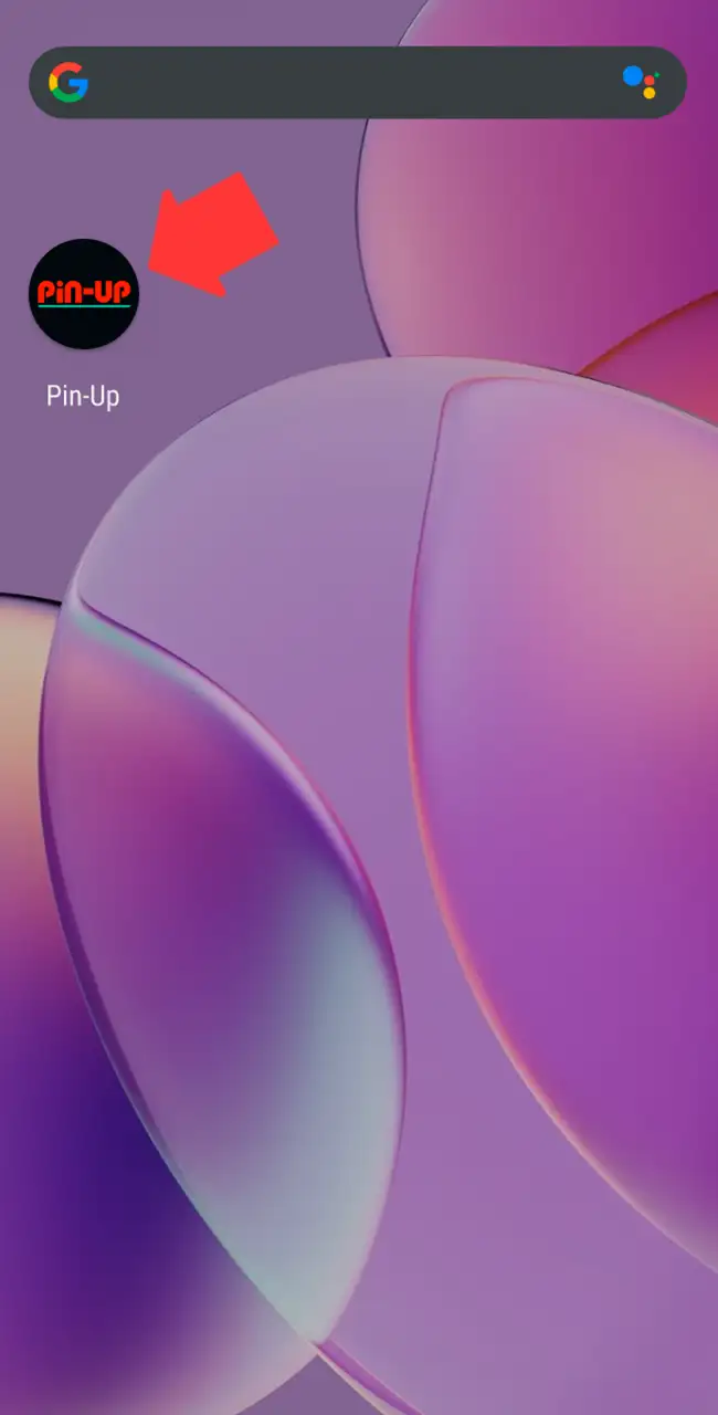Pantalla de inicio de Android con el icono de la app de Pin-Up y una flecha que lo señala