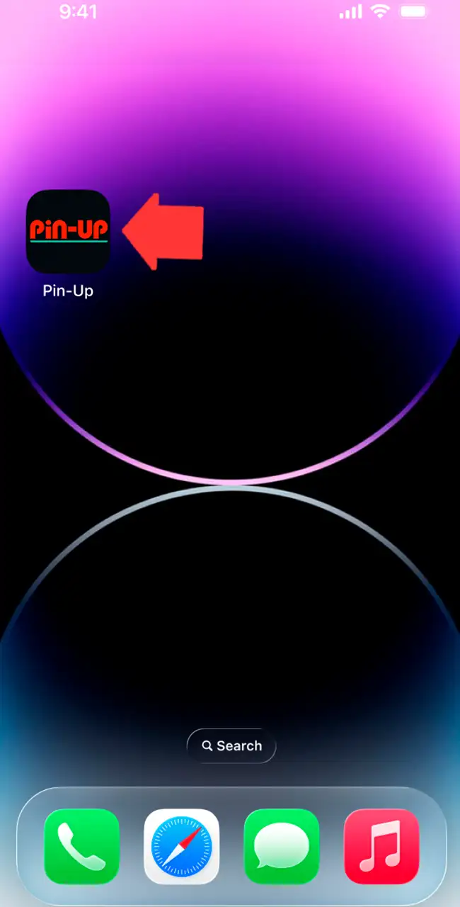 Pantalla de inicio de iPhone con el icono del acceso directo de Pin-Up y una flecha que lo señala