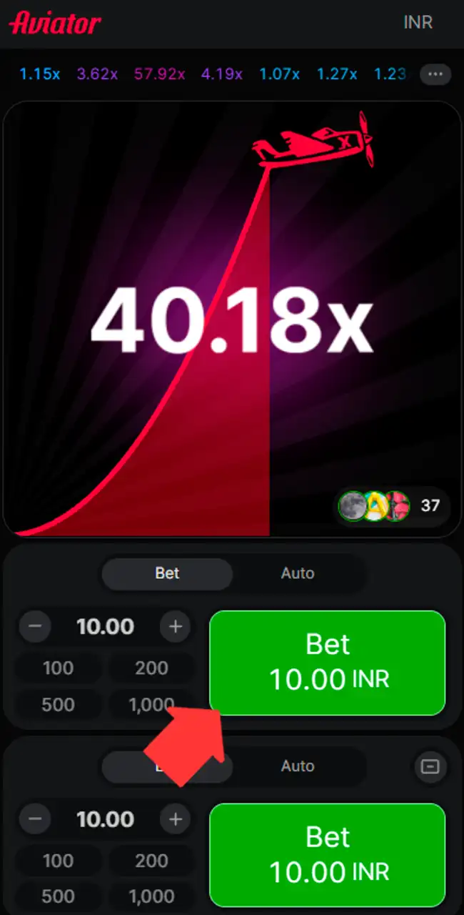 Ronda de Aviator a 40.18x con una flecha que señala el botón Bet